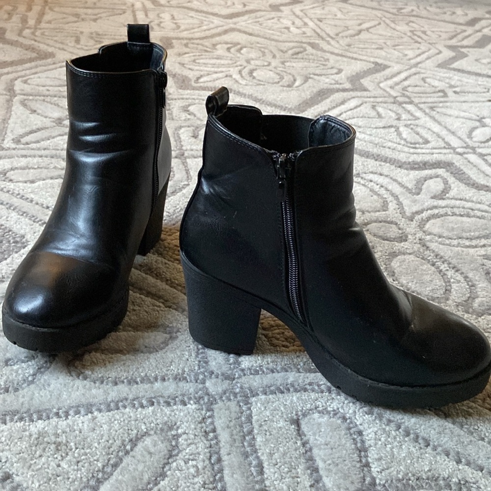Club 01 chunky boots almost like new